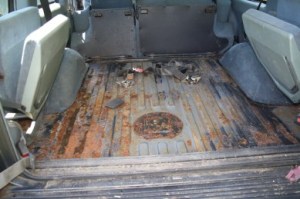 Land Rover Discovery boot floor