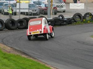 Citroen 2CV handling cornering