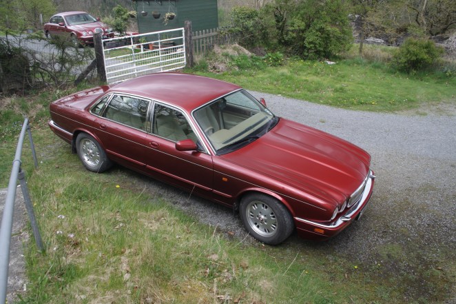 X300 poses with neighbour's S-Type. Different, but very Jaguar