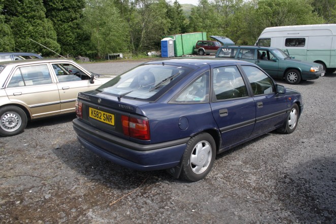 Facelift model with extra trim between lights