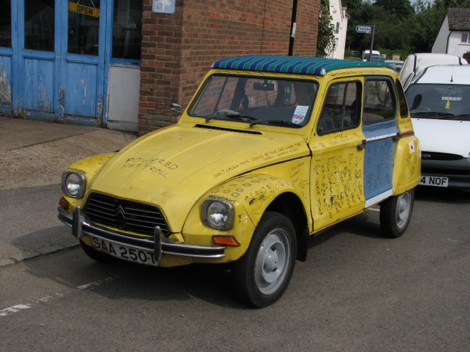 A colourful Dyane I met a few years back.