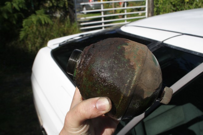 Yuck! This is the state of one of the old suspension spheres. Mucky.