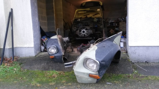 There's fumes leaking outta my heads, ach that stinking is all I think about.