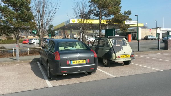 Wow! Second C6 I've spotted this week. Dutch plates, RHD.